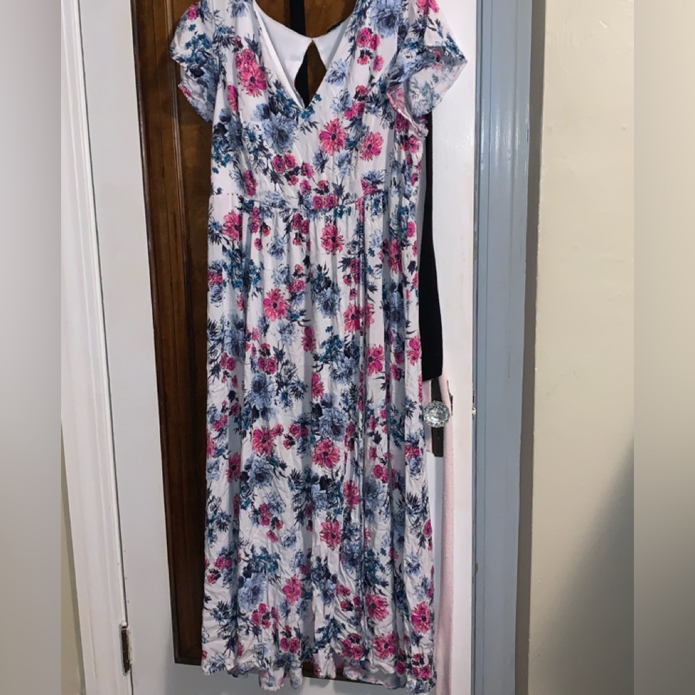 ⭐️  5/$20 Torrid Floral Dress